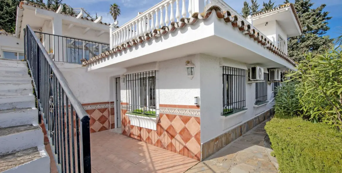 Продажа  отдельно стоящей виллы в Torrenueva 24