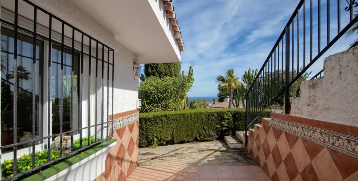 Продажа  отдельно стоящей виллы в Torrenueva 25