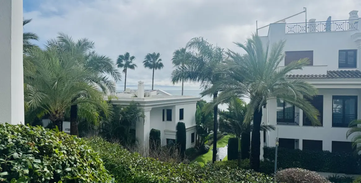 Venta de apartamento en planta baja en Estepona 1