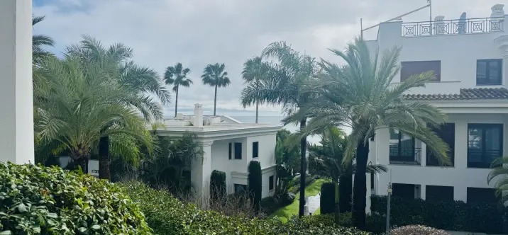 Venta de apartamento en planta baja en Estepona 0