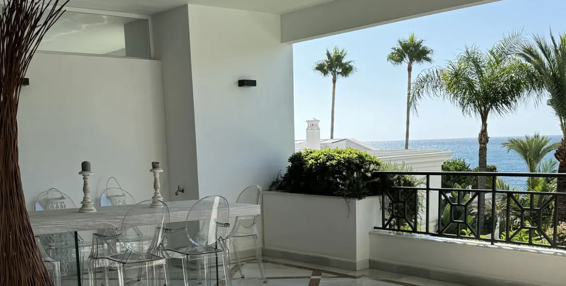 Venta de apartamento en planta baja en Estepona 2