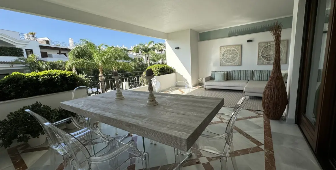 Venta de apartamento en planta baja en Estepona 3