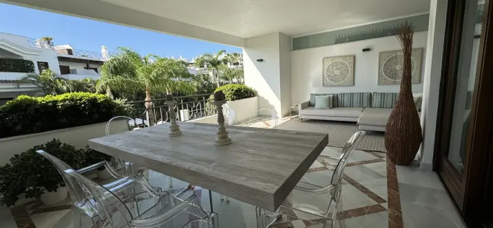 Venta de apartamento en planta baja en Estepona 2