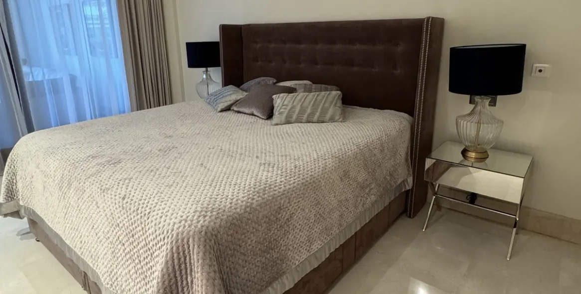 Venta de apartamento en planta baja en Estepona 4