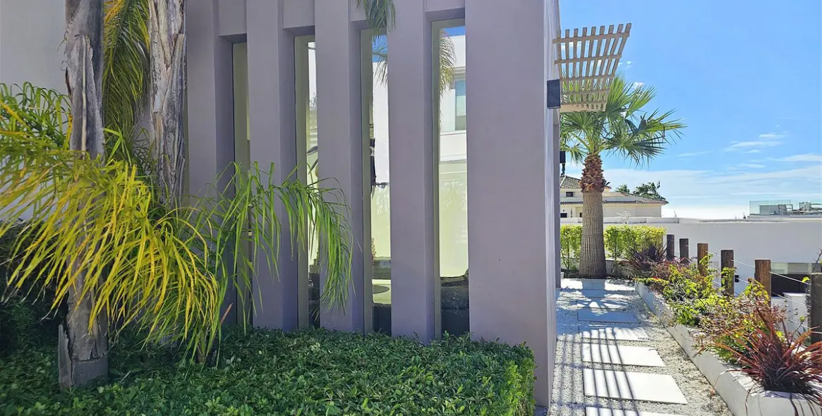 Venta de villa independiente en Riviera del Sol 3