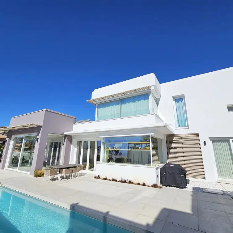 Sale of detached villa in Riviera del Sol