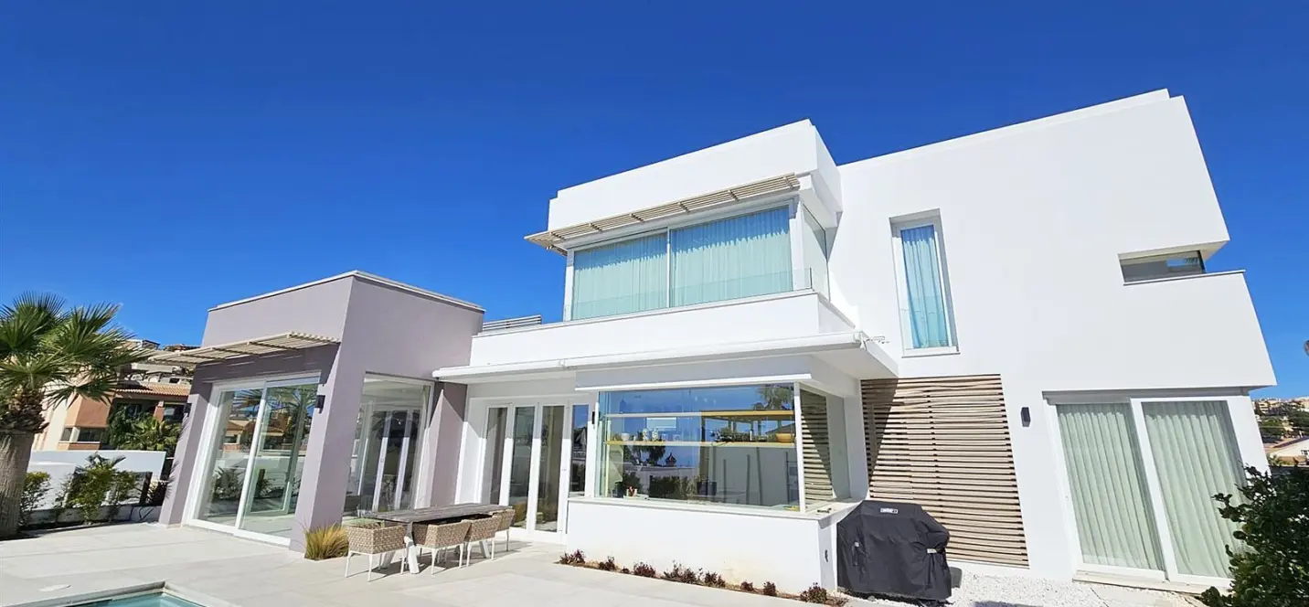 Sale of detached villa in Riviera del Sol 0