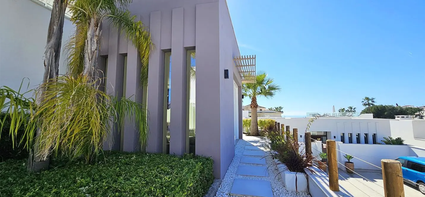 Sale of detached villa in Riviera del Sol 1