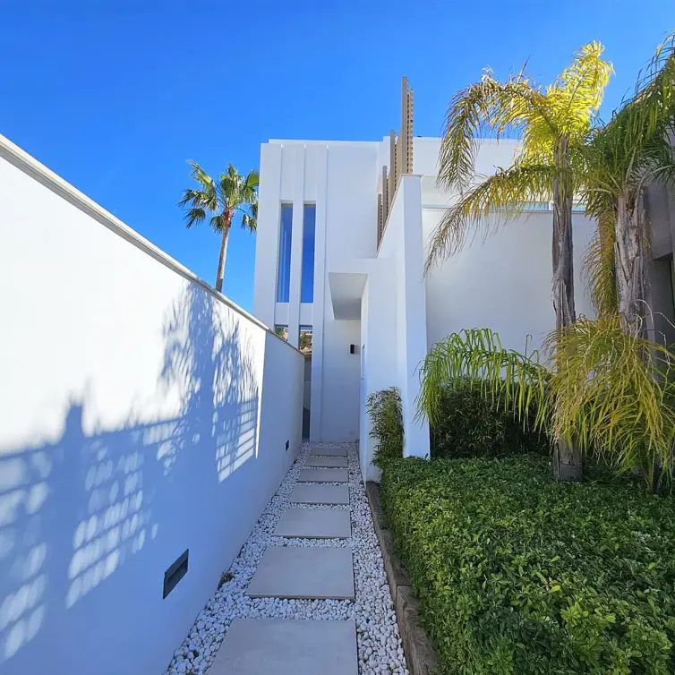 Sale of detached villa in Riviera del Sol