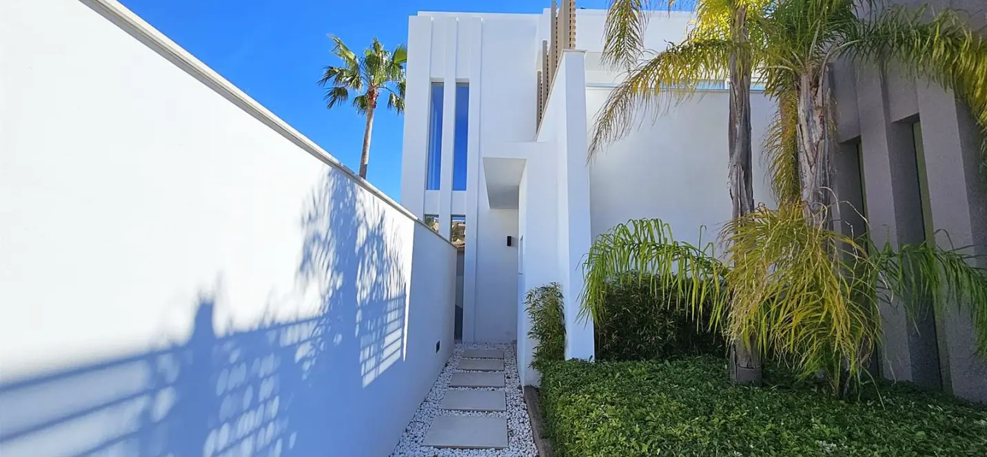 Sale of detached villa in Riviera del Sol 2