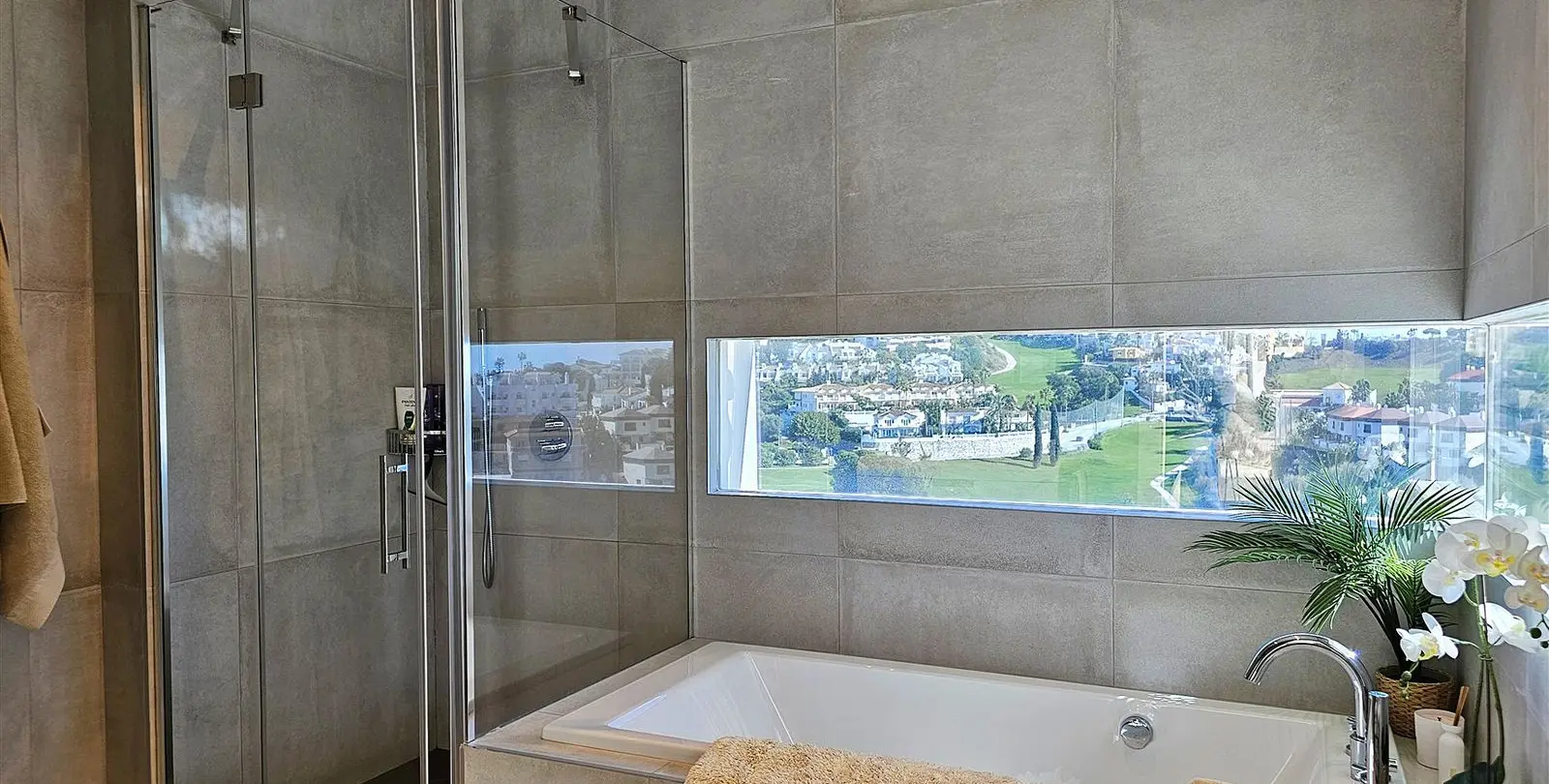 Sale of detached villa in Riviera del Sol 37