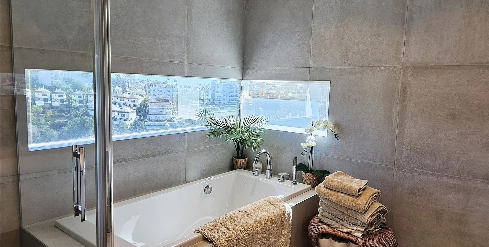 Sale of detached villa in Riviera del Sol 39