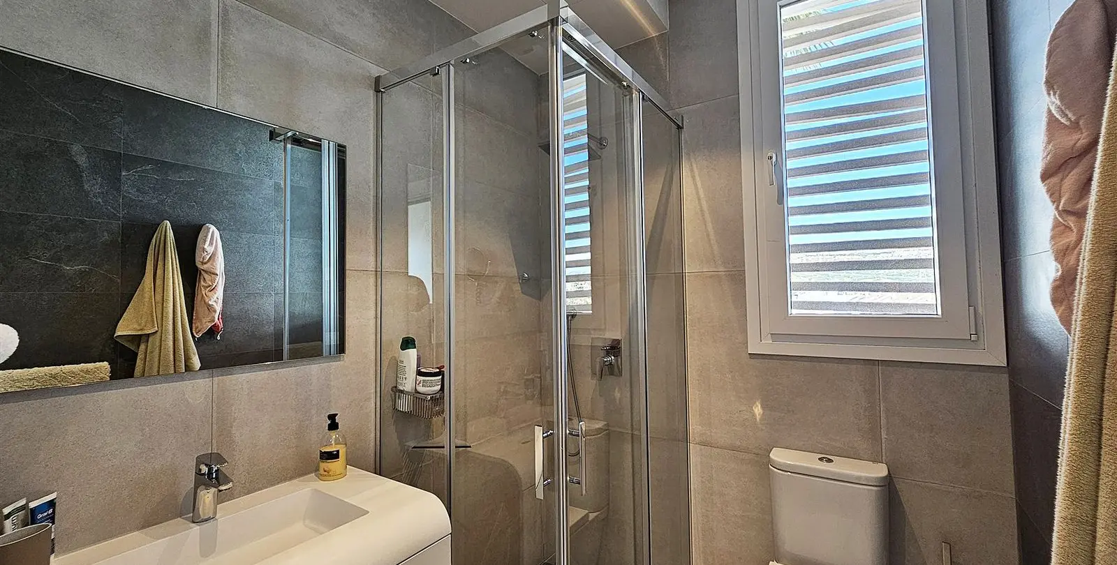 Sale of detached villa in Riviera del Sol 48