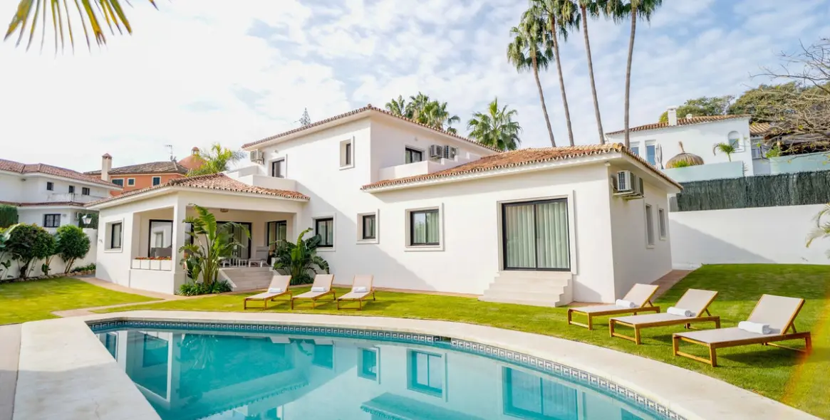 Venta de villa independiente en Marbella 1
