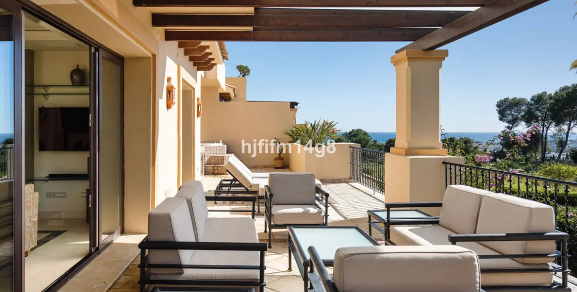 Venta de apartamento en planta media en Nueva Andalucía 1