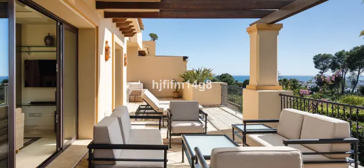 Venta de apartamento en planta media en Nueva Andalucía 0