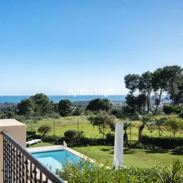 Venta de apartamento en planta media en Nueva Andalucía