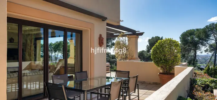 Venta de apartamento en planta media en Nueva Andalucía 3