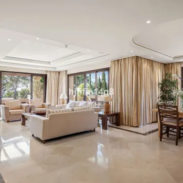 Venta de apartamento en planta media en Nueva Andalucía