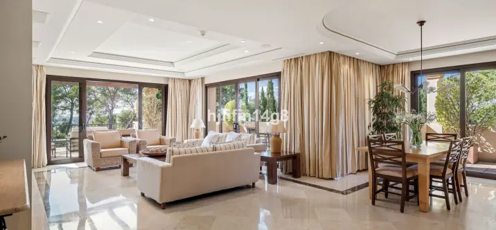 Venta de apartamento en planta media en Nueva Andalucía 4