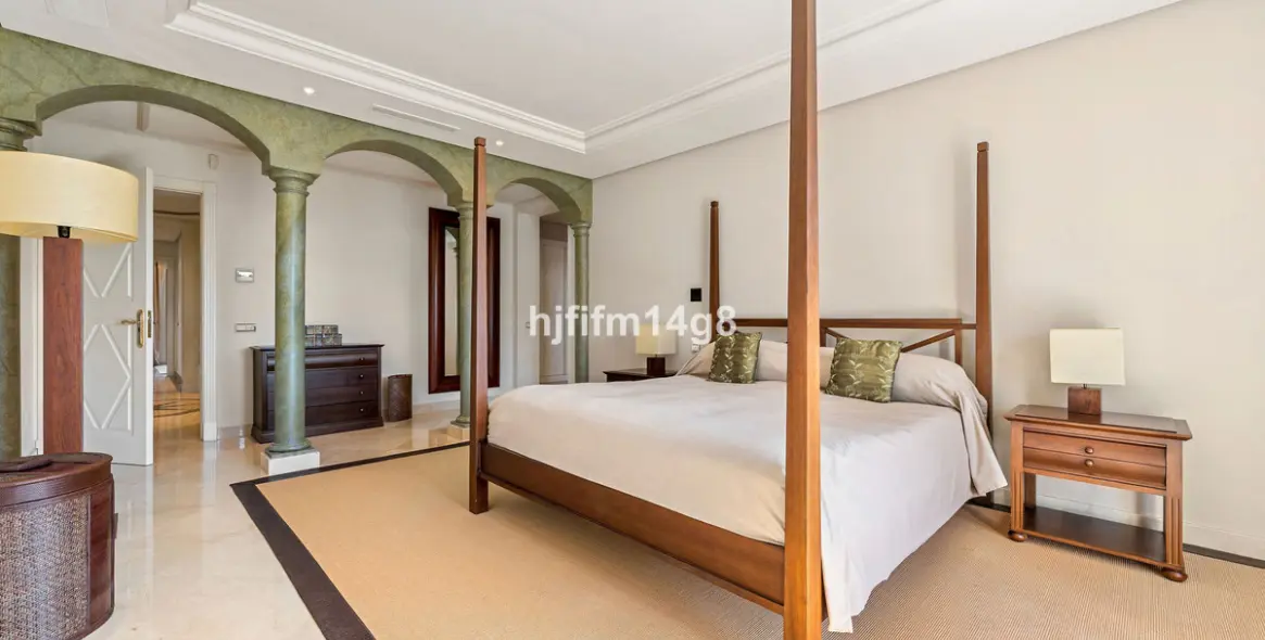 Venta de apartamento en planta media en Nueva Andalucía 9