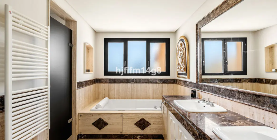 Venta de apartamento en planta media en Nueva Andalucía 10