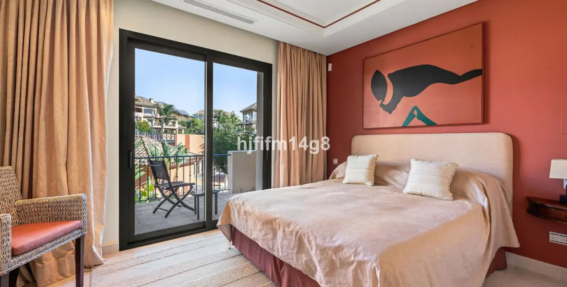 Venta de apartamento en planta media en Nueva Andalucía 11