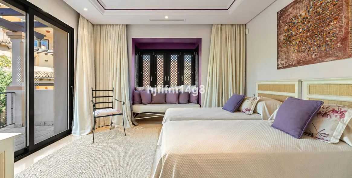 Venta de apartamento en planta media en Nueva Andalucía 14