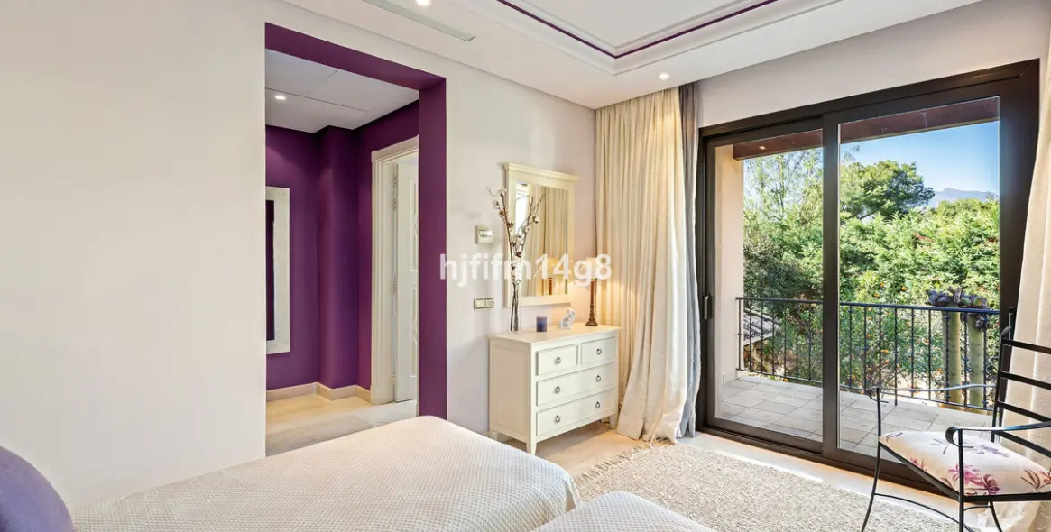 Venta de apartamento en planta media en Nueva Andalucía 15