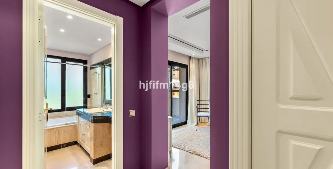 Venta de apartamento en planta media en Nueva Andalucía 16