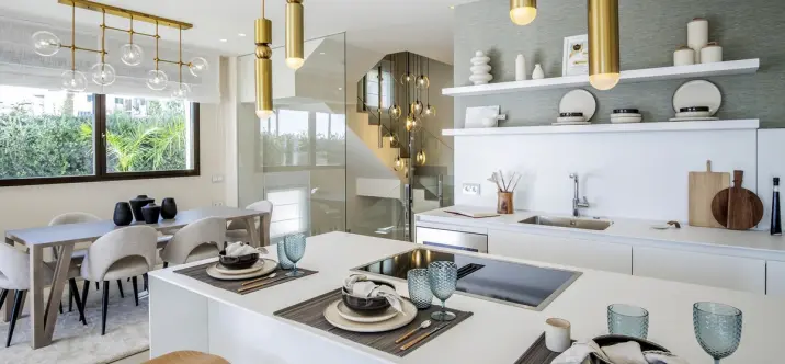 Sale of detached villa in New Golden Mile 3