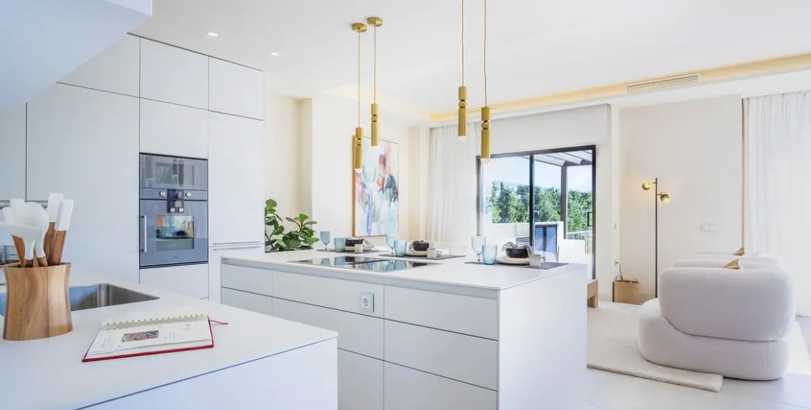 Sale of detached villa in New Golden Mile 5