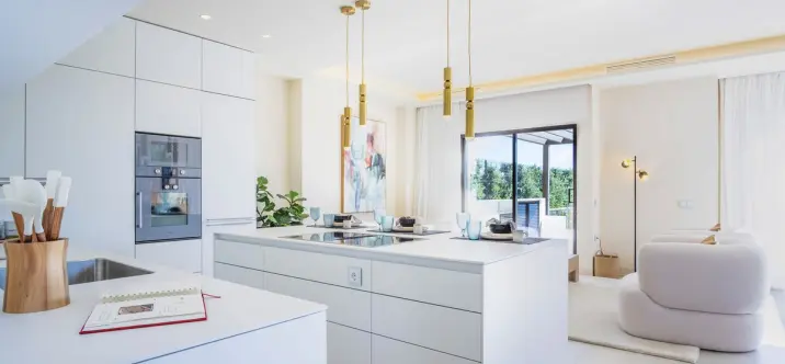 Sale of detached villa in New Golden Mile 4