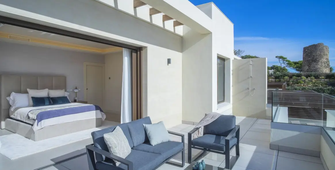 Sale of detached villa in New Golden Mile 11