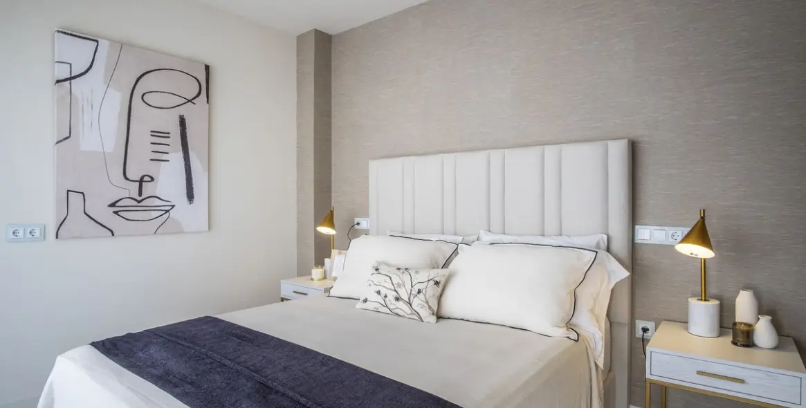 Sale of detached villa in New Golden Mile 20