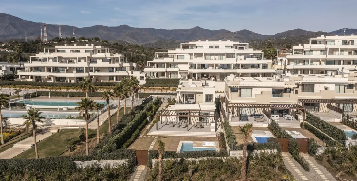 Продажа  отдельно стоящей виллы в New Golden Mile 27