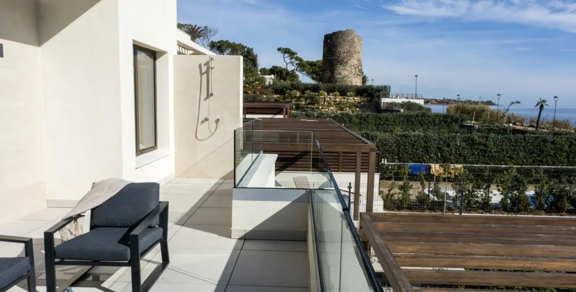 Продажа  отдельно стоящей виллы в New Golden Mile 28