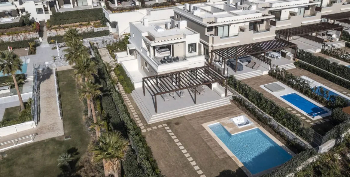 Продажа  отдельно стоящей виллы в New Golden Mile 46