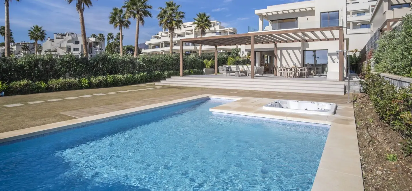 Sale of detached villa in New Golden Mile 0