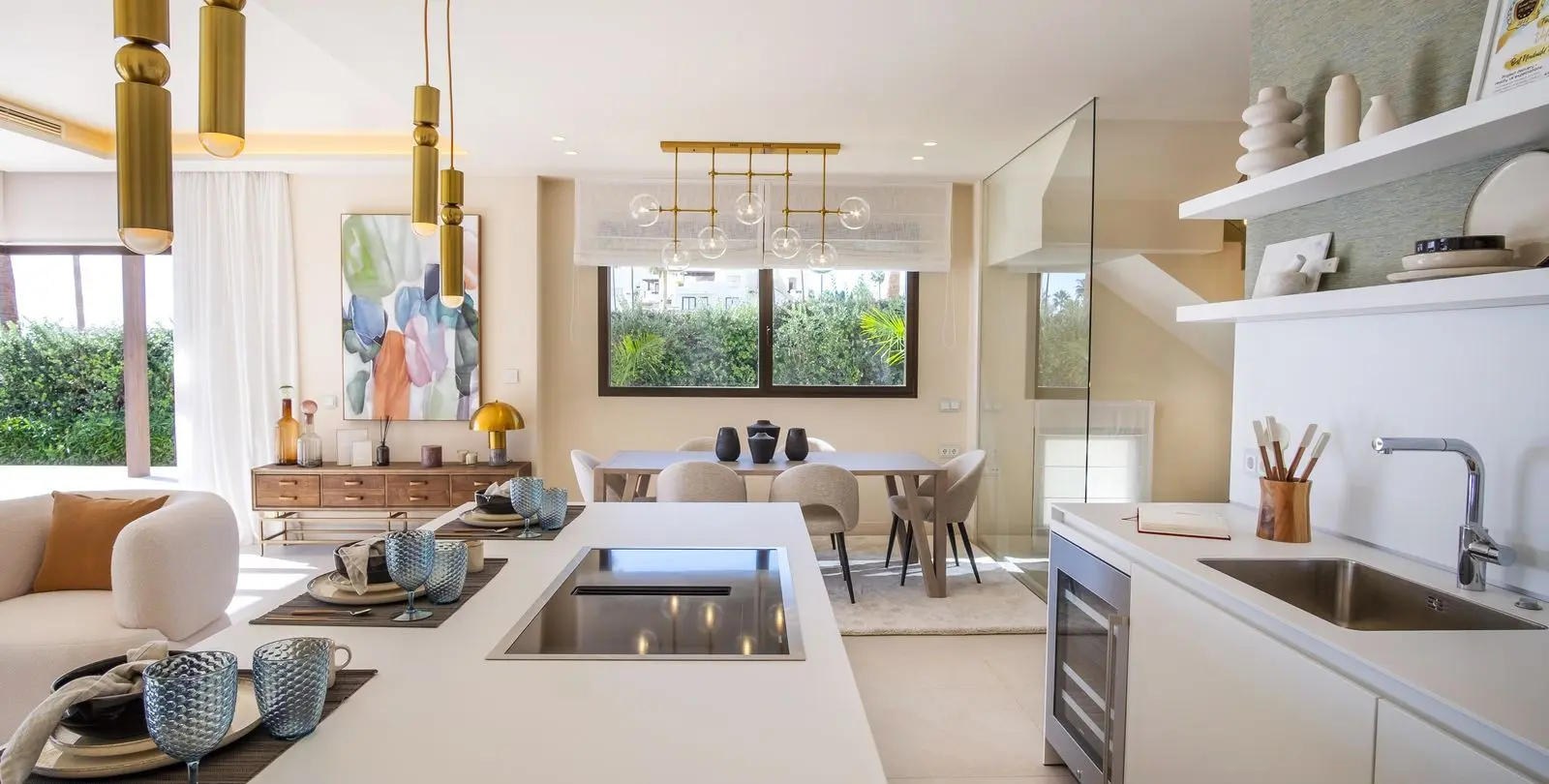 Sale of detached villa in New Golden Mile 6