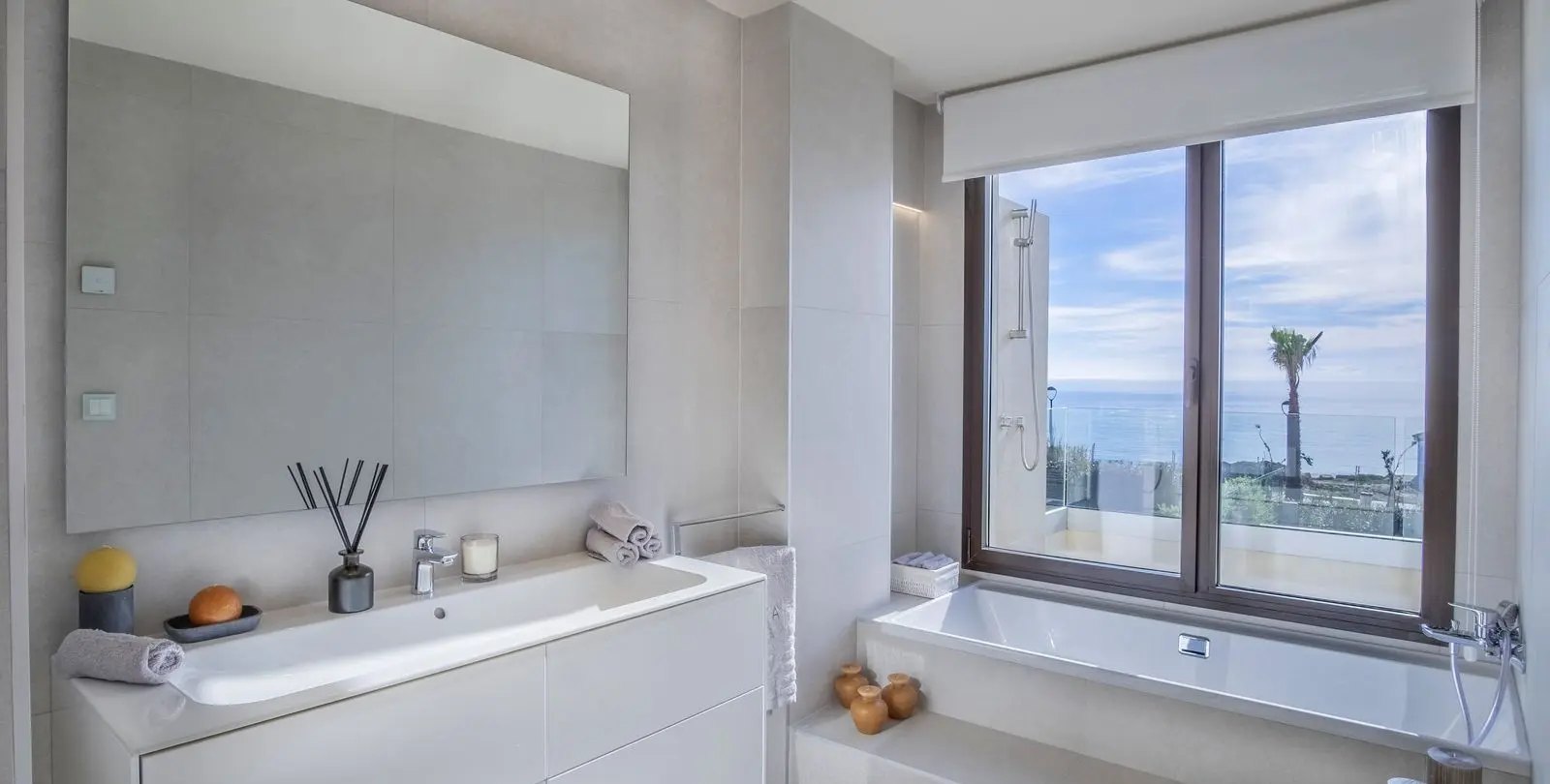 Sale of detached villa in New Golden Mile 15