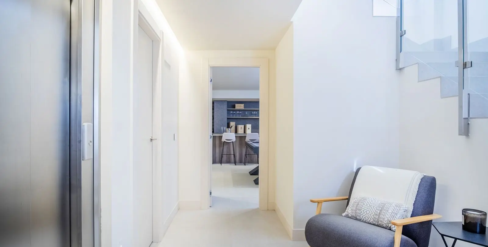 Sale of detached villa in New Golden Mile 36