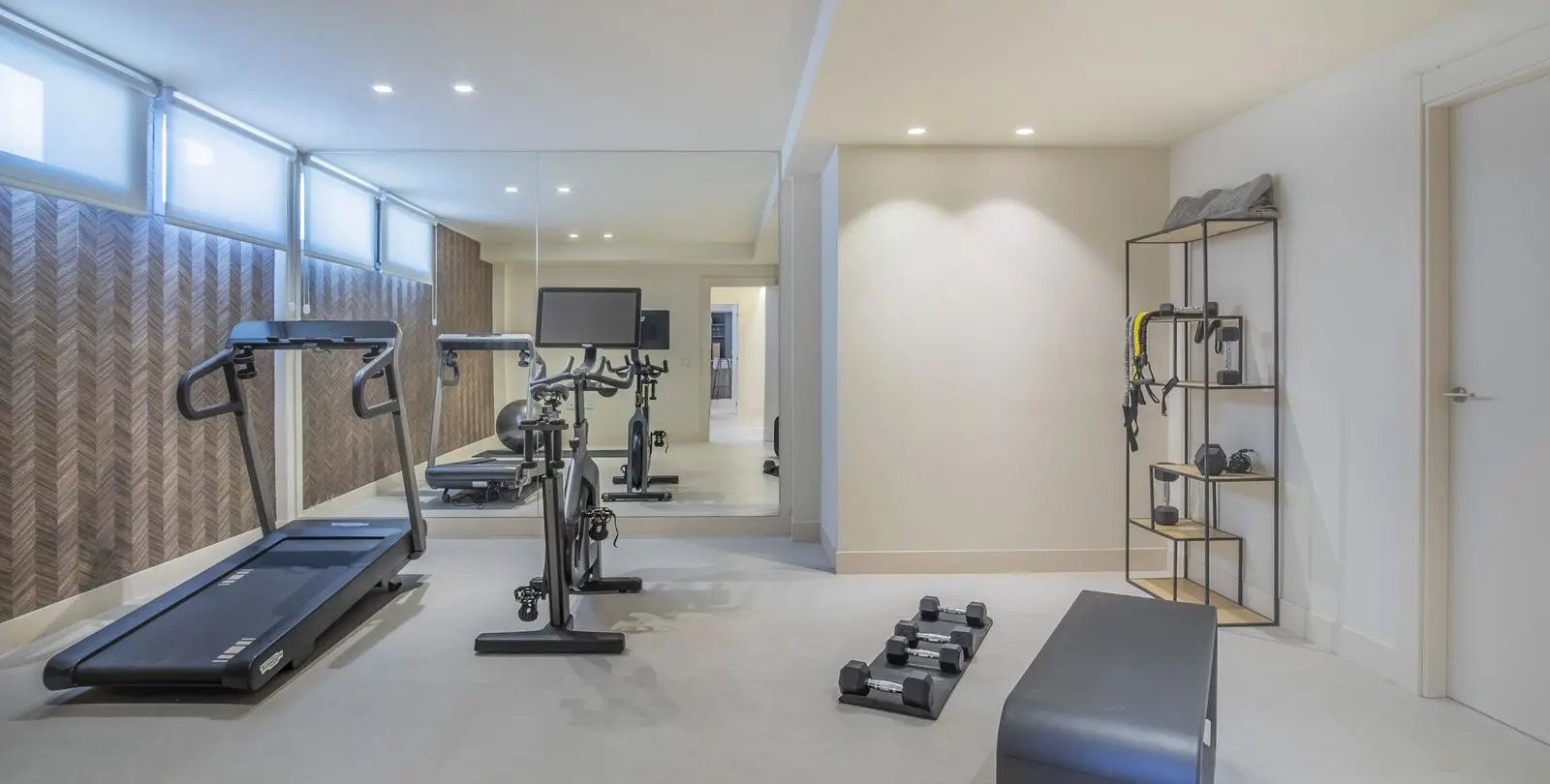 Sale of detached villa in New Golden Mile 42