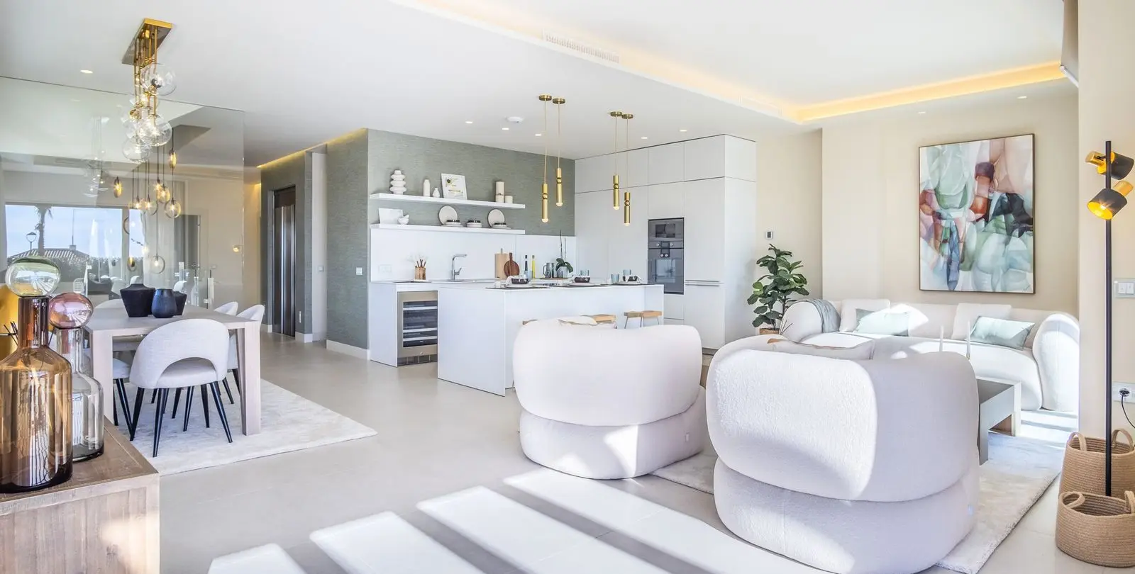 Sale of detached villa in New Golden Mile 45