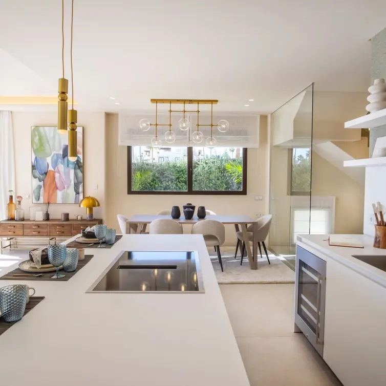 Sale of detached villa in New Golden Mile