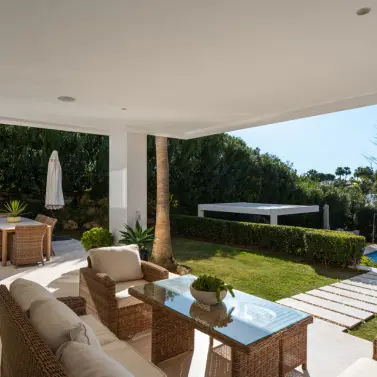 Venta de villa independiente en Nueva Andalucía