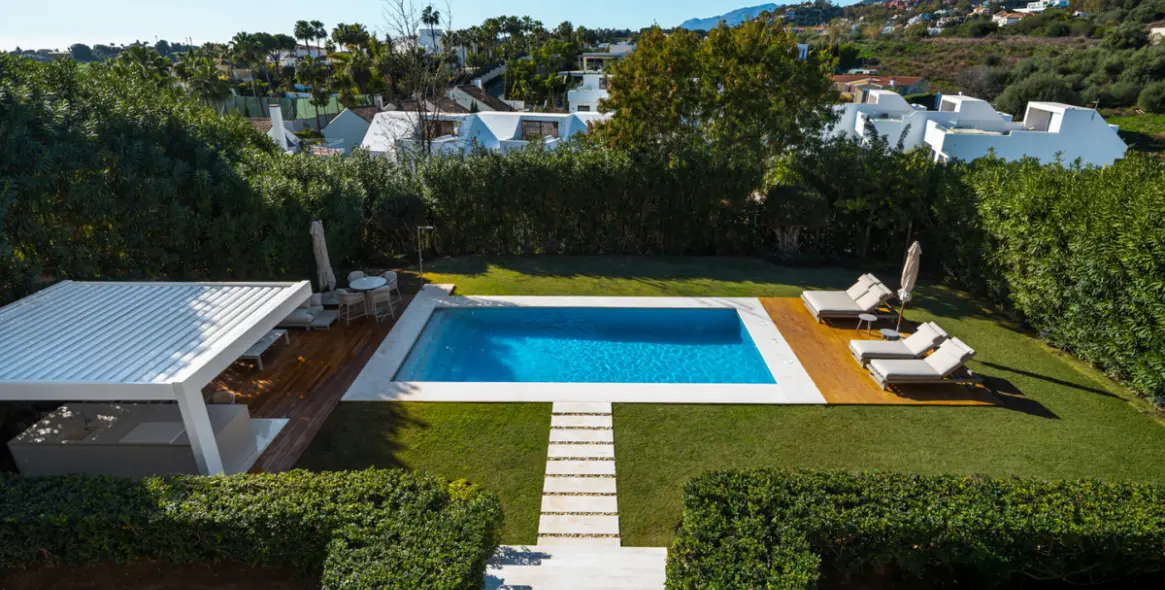 Venta de villa independiente en Nueva Andalucía 12