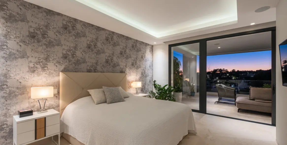 Venta de villa independiente en Nueva Andalucía 13