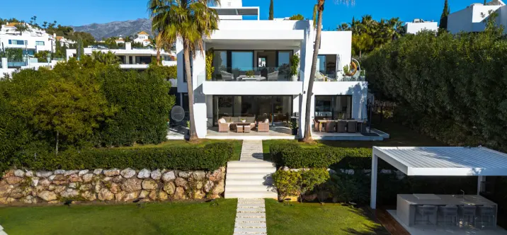 Venta de villa independiente en Nueva Andalucía 0