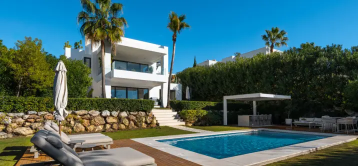 Venta de villa independiente en Nueva Andalucía 1